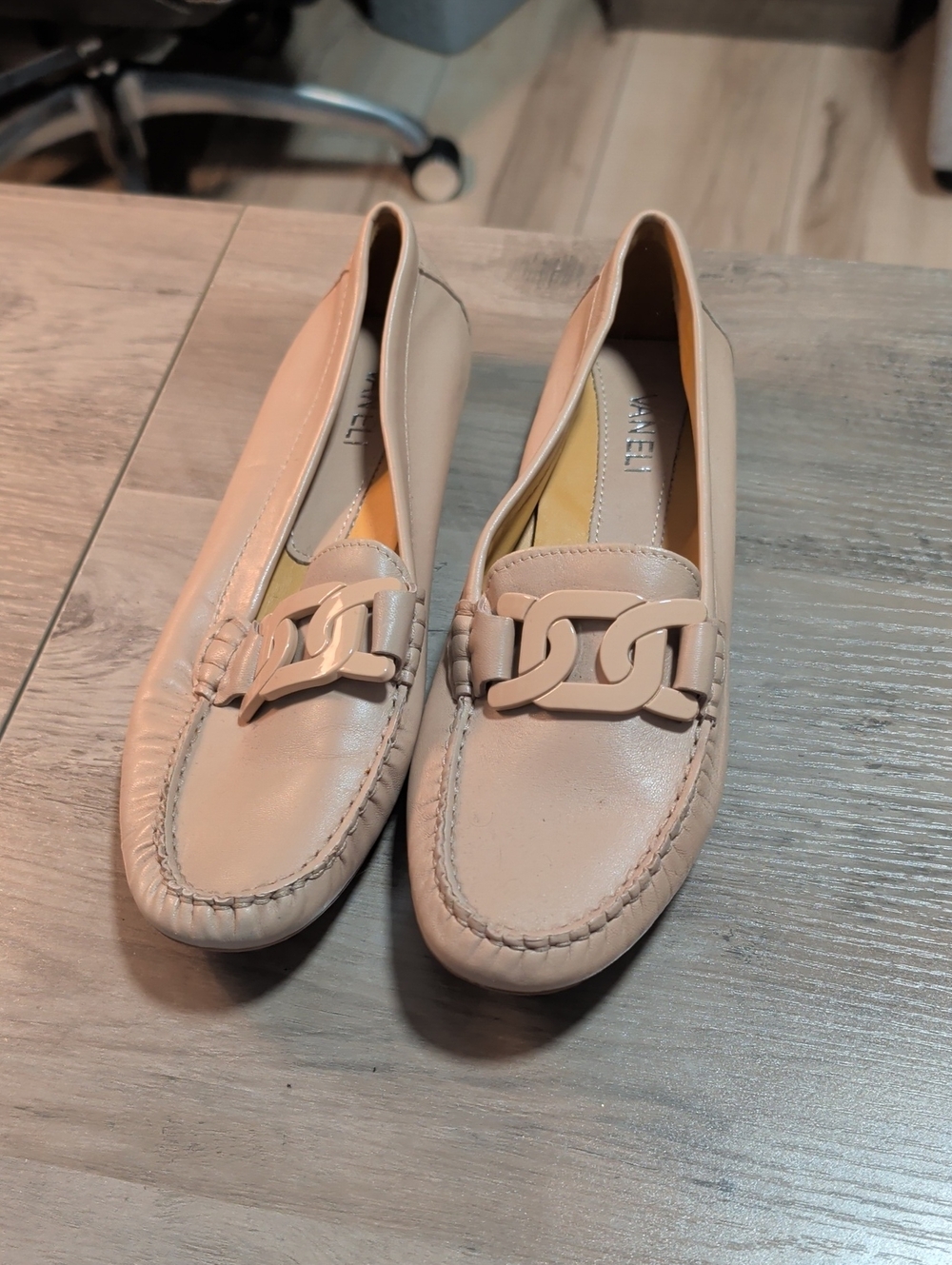 Women’s Cream Chain-Accent Leather Loafers